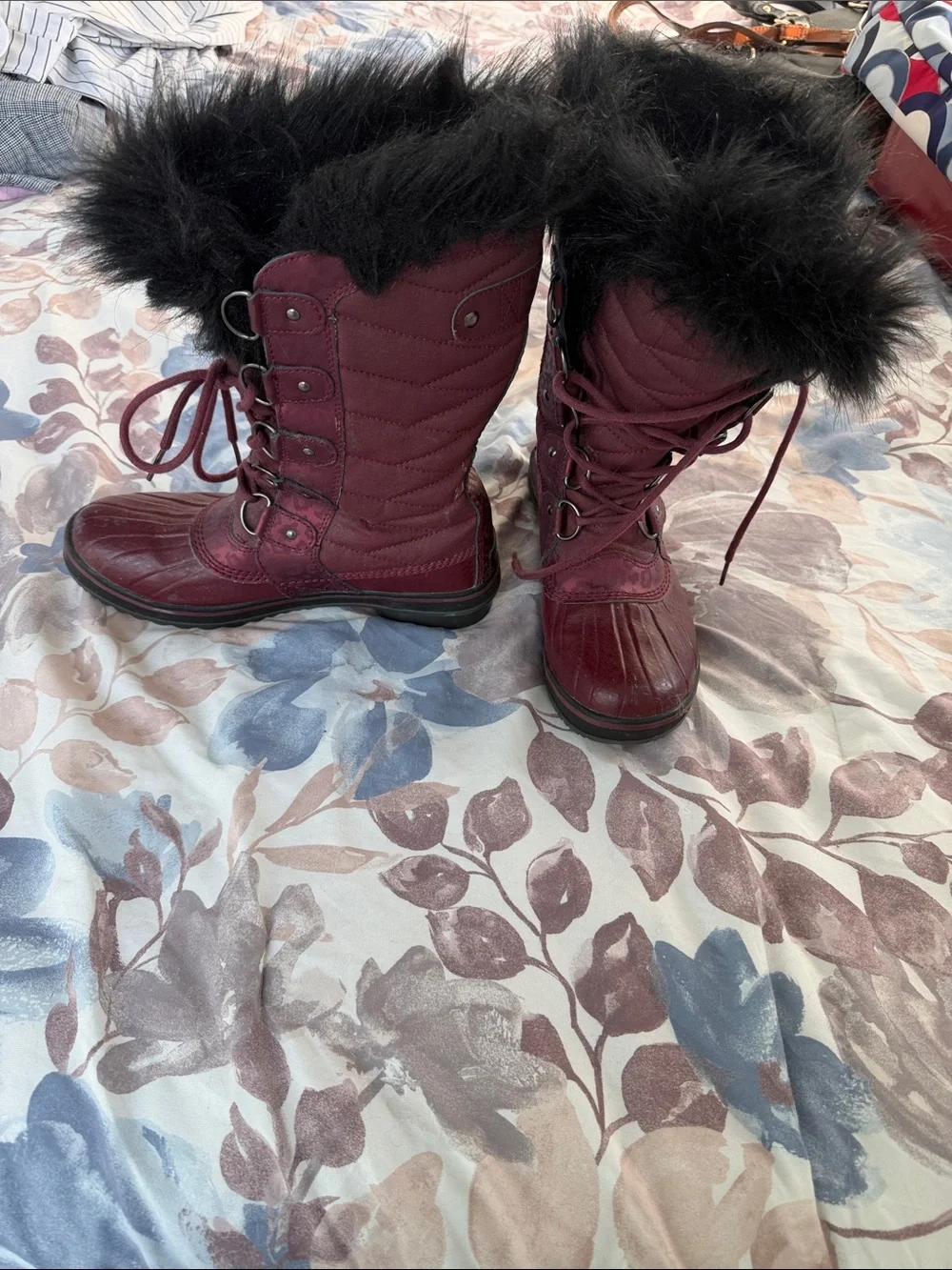 Sorel Women's Burgundy Lace-Up Winter Boots with Faux Fur Trim